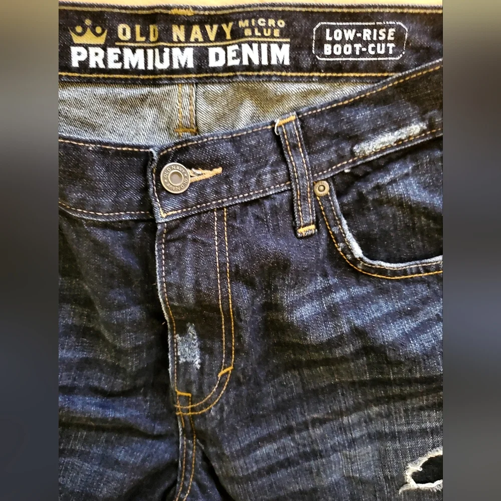 Men's Old Navy dark wash low-rise bootcut distressed denim jeans Size 33x30